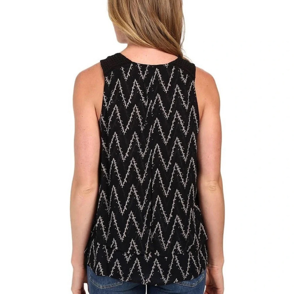 ☀️LUCKY BRAND Chevron Crochet Shoulder Layered Tank Top - Picture 3 of 10